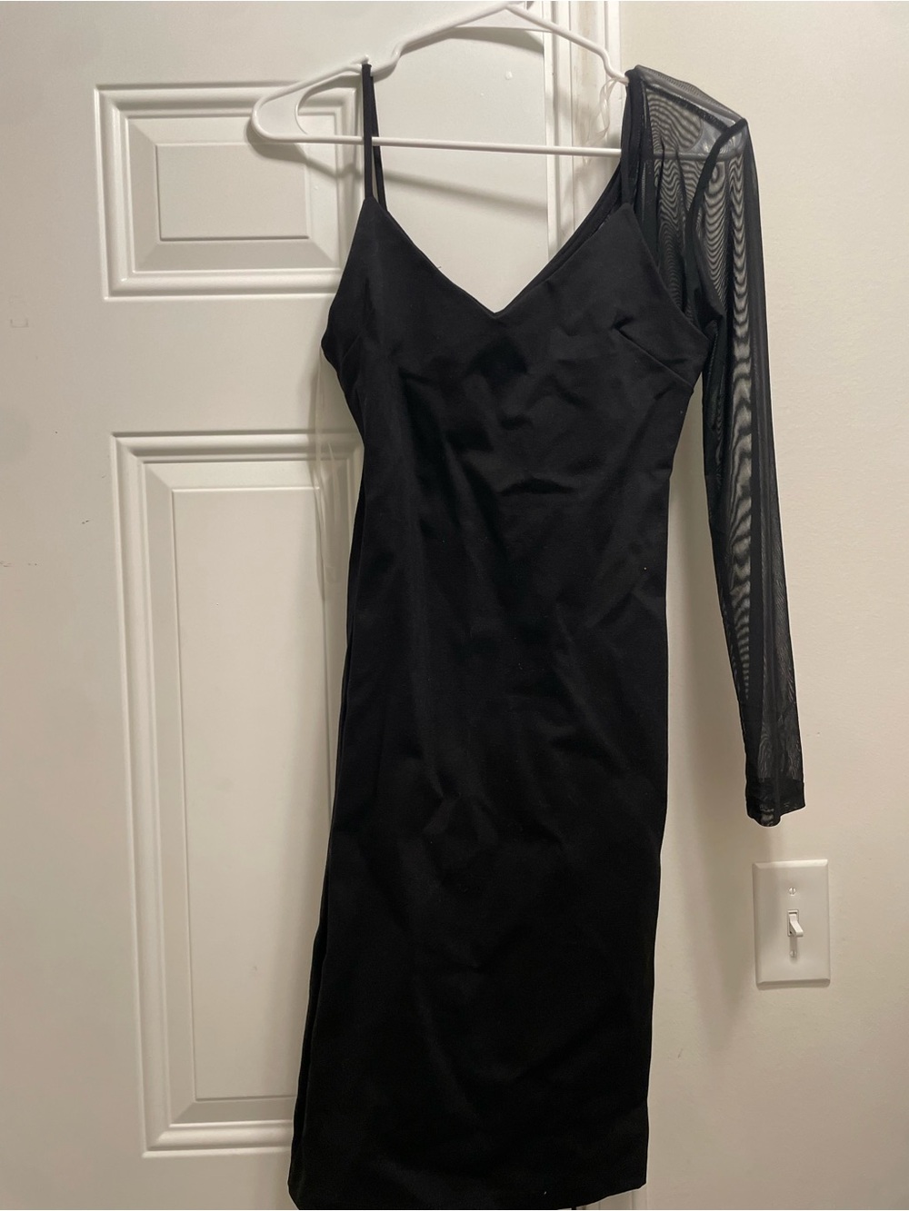 NWOT AKIRA Black One-Shoulder Asymmetrical Mesh Sleeve Dress Medium